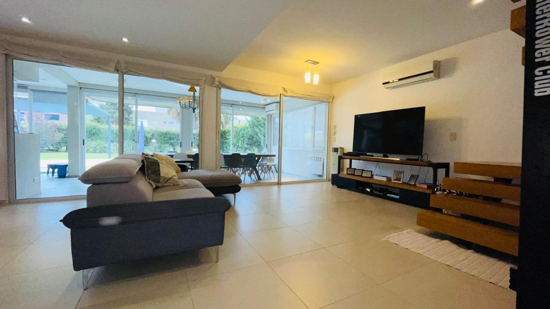 Casa en Venta en Rosario, USD 397.000