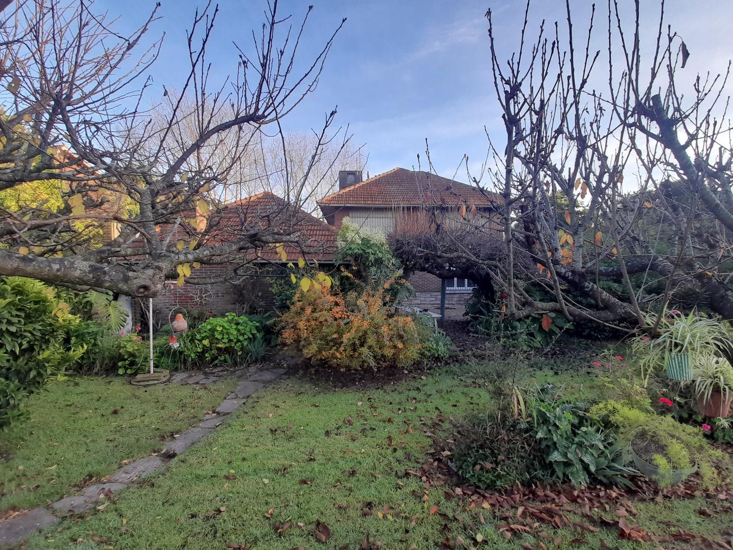 Casa en Venta con 6 cocheras