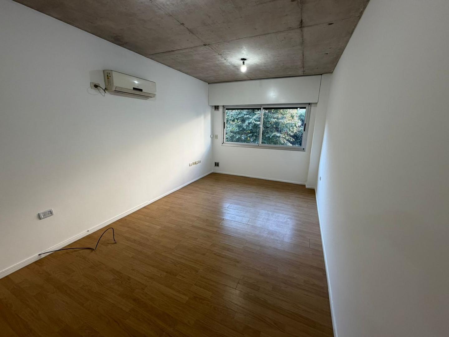 Tunez 2500, Piso 1