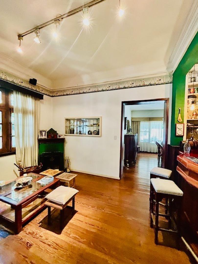 Casa 6 ambientes con 5 baños