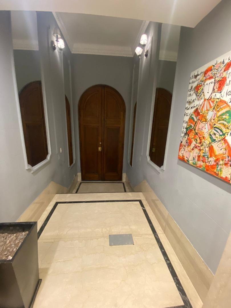 EDIFICIO DE 4 PISOS CON GRAN LUMINOSIDAD Y ASCENSOR