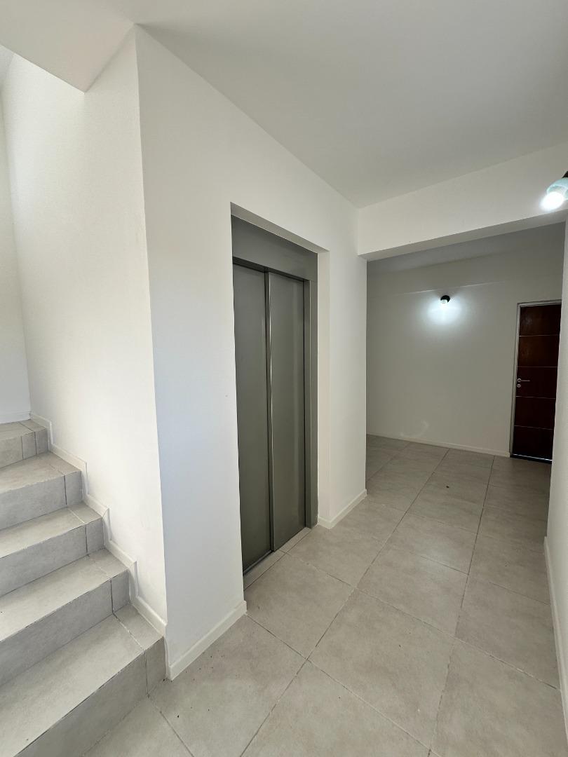 Chacabuco 100 , Piso 1