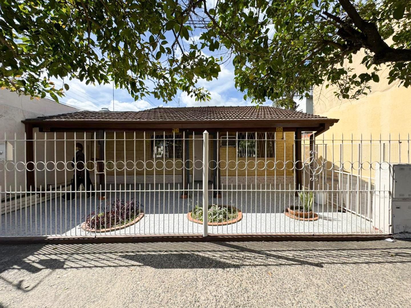 CASA 3 AMBIENTES MAS DEPARTAMENTO  - MERLO NORTE