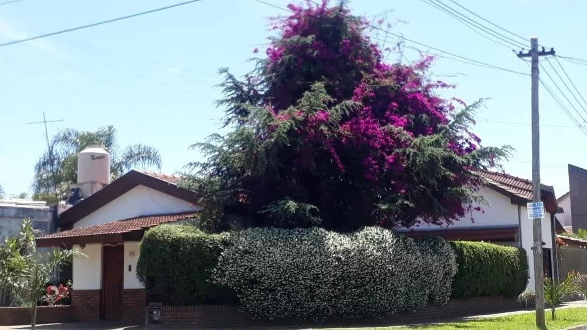 VENTA - CHALET 5 AMB. - 2 COCHERAS - JARDIN - SAN JUSTO