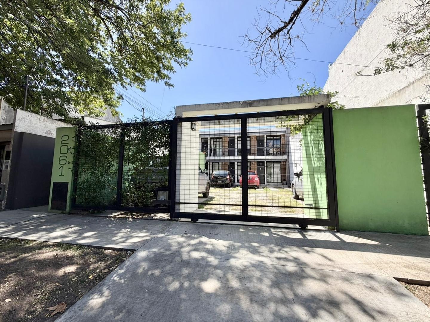 Navarro 2000, Piso 1