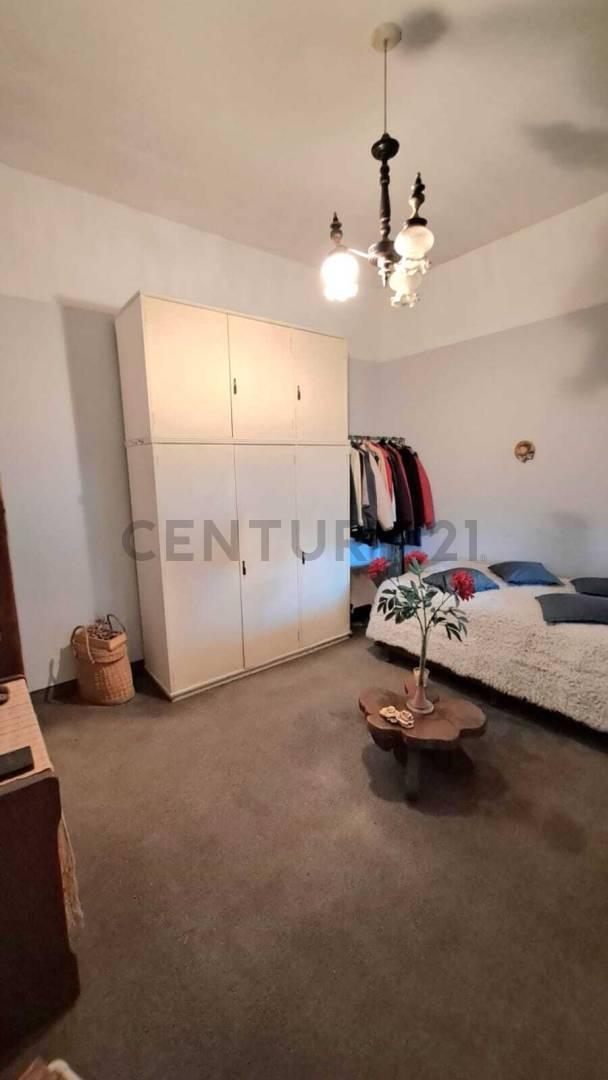 Casa 5 ambientes con 1 baño