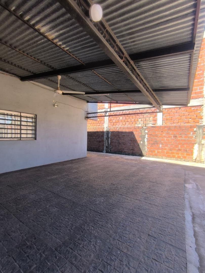 Casa en Alquiler con 7 cocheras