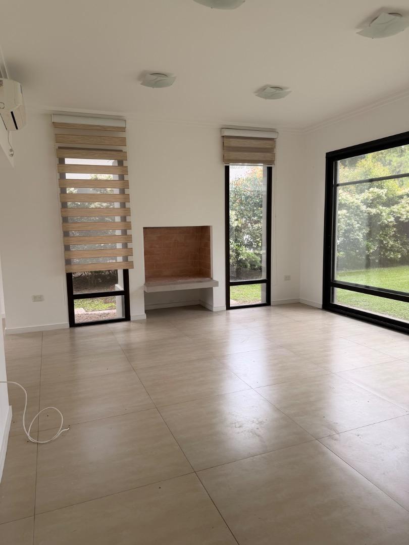 Casa en Venta con 6 cocheras