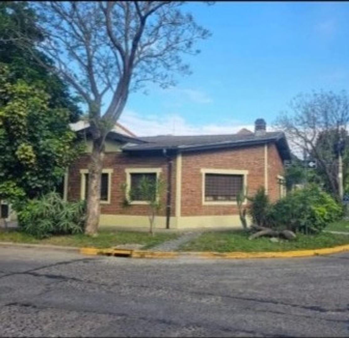 Chalet 3 ambientes con jardin y piscina en Olivos