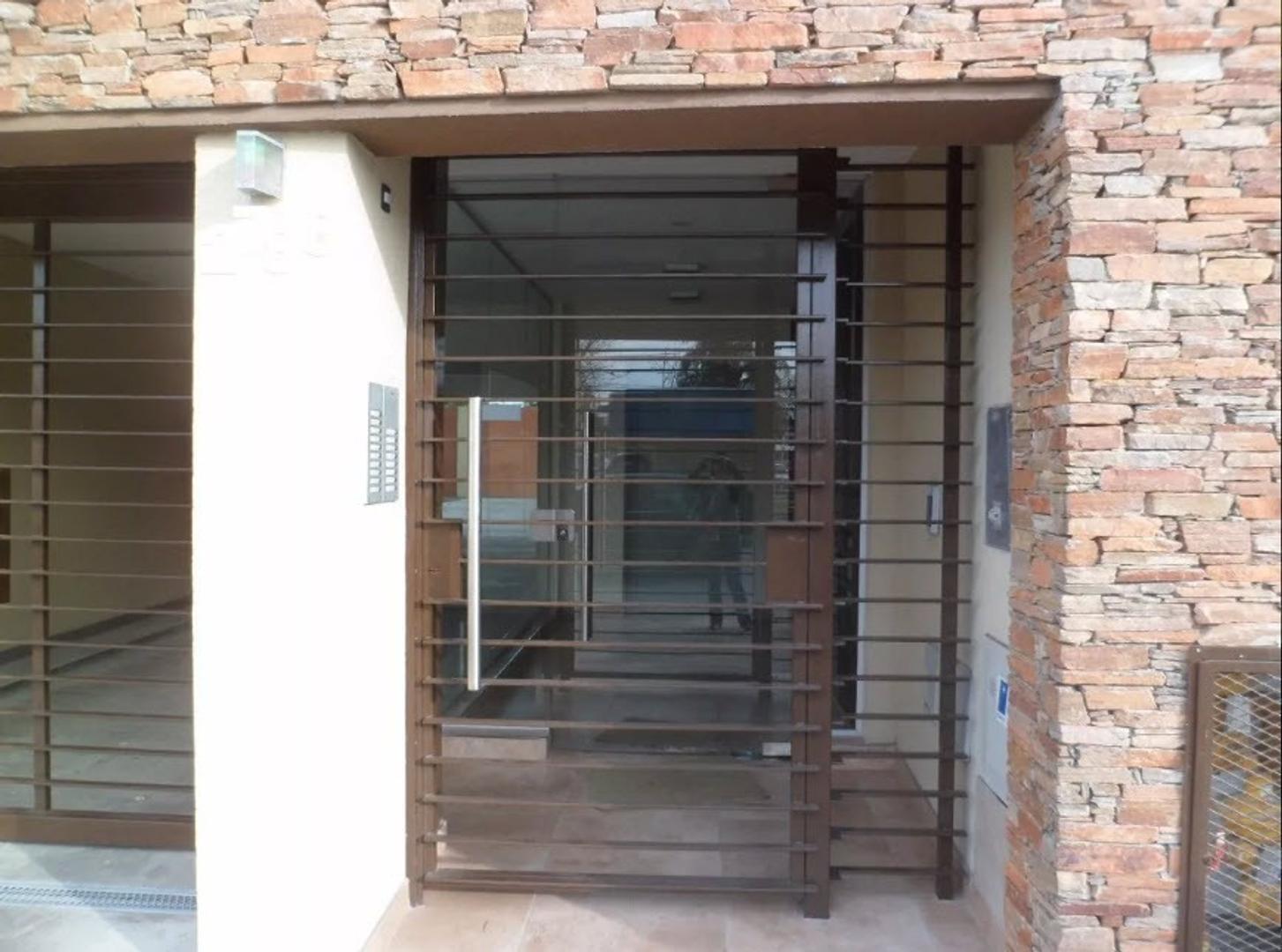 Av. Presidente Peron 2700, Piso 2