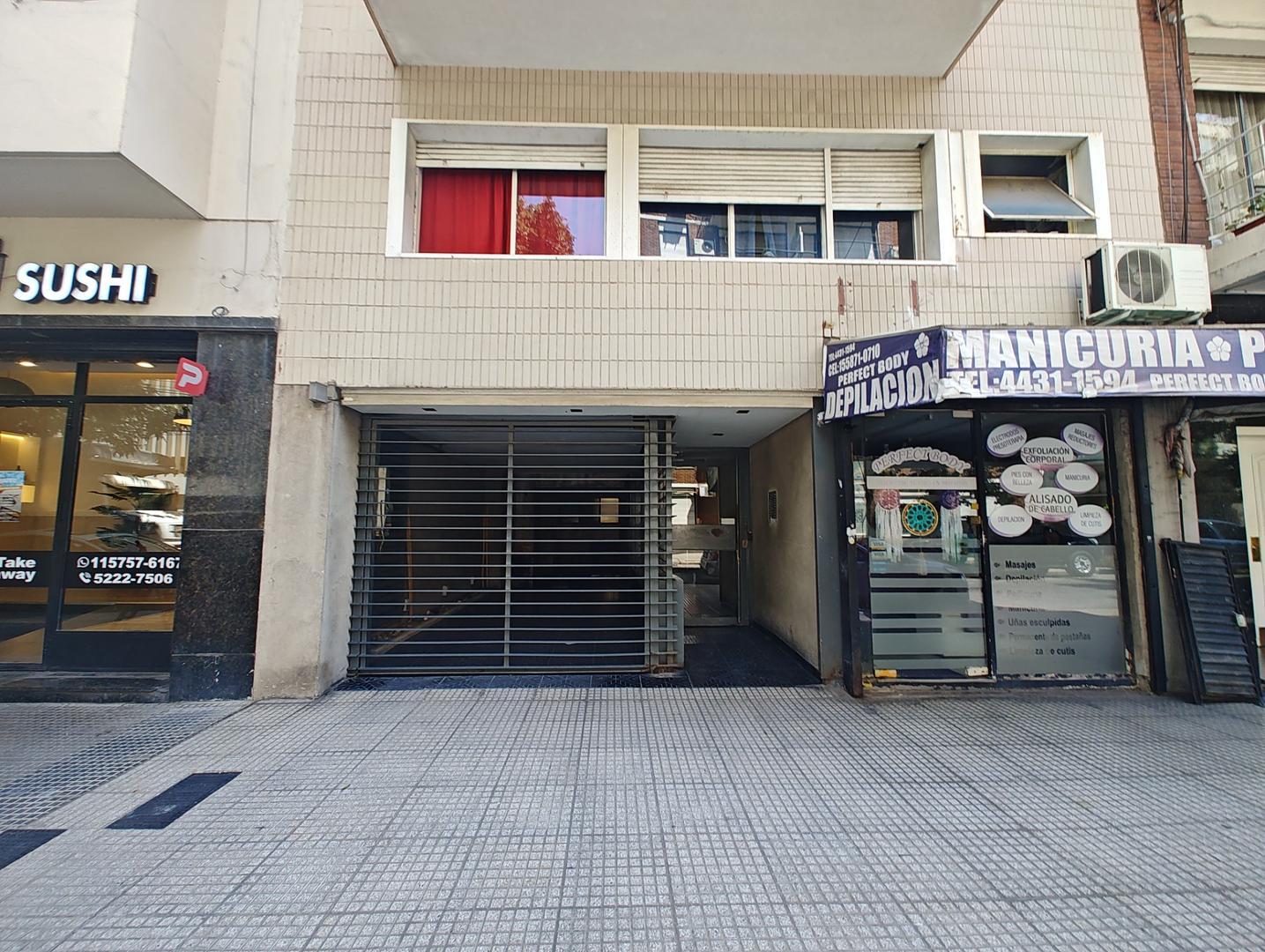 Dos Ambientes en exelente ubicación. Luminoso.