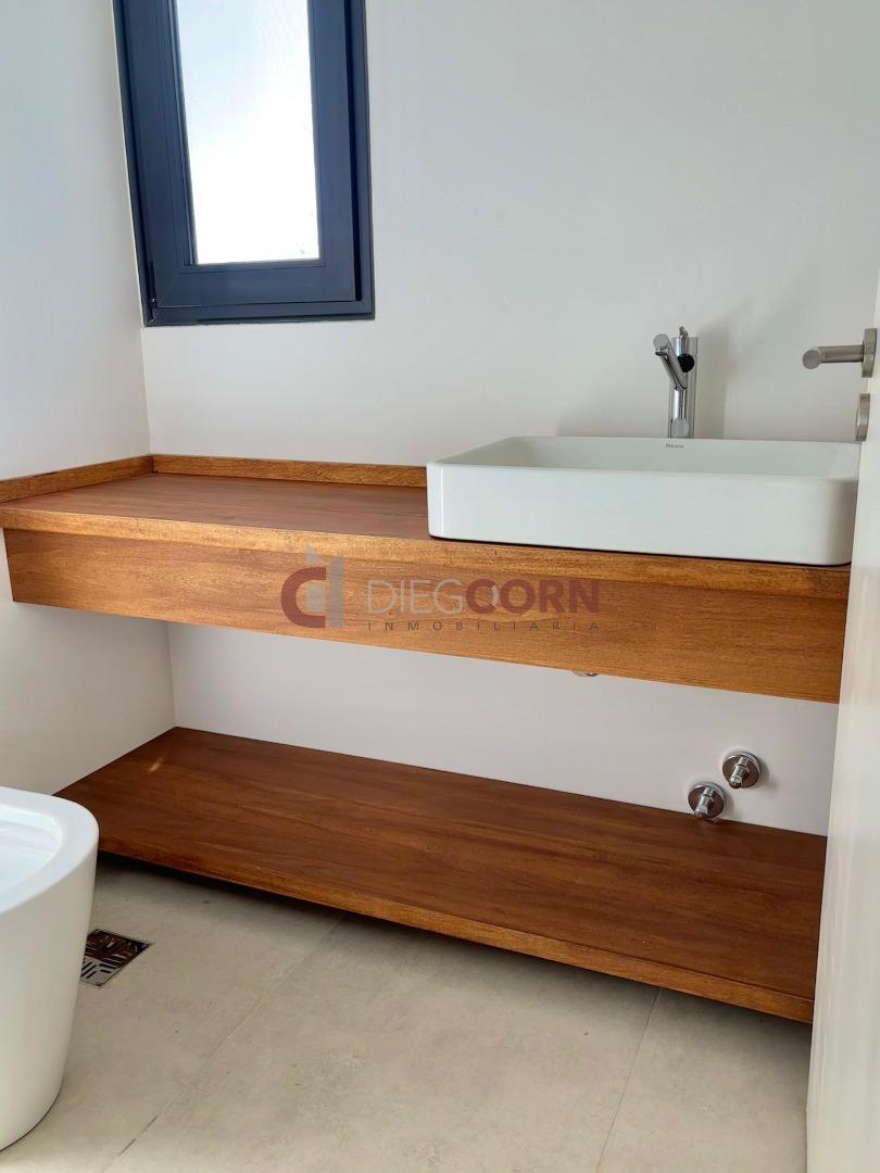 Casa en Venta con 6 cocheras