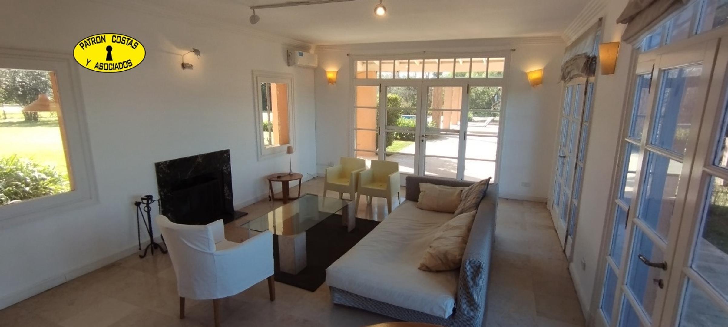 Casa en Venta con 4 cocheras