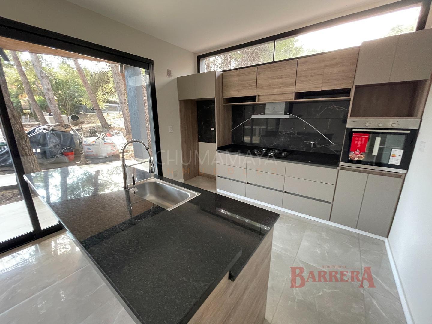 Casa 4 ambientes con 3 baños