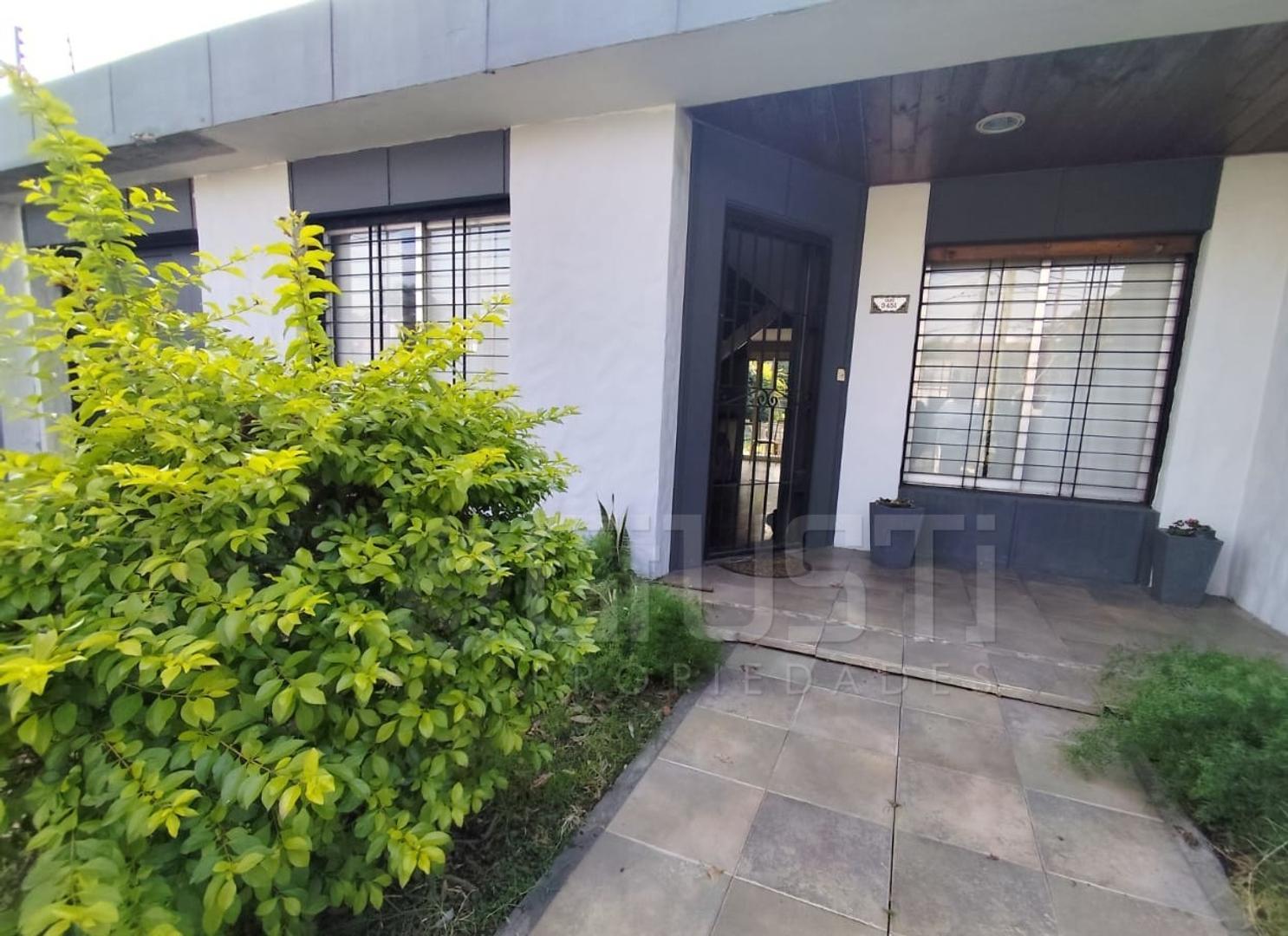 Venta casa 5 ambientes.Permuta