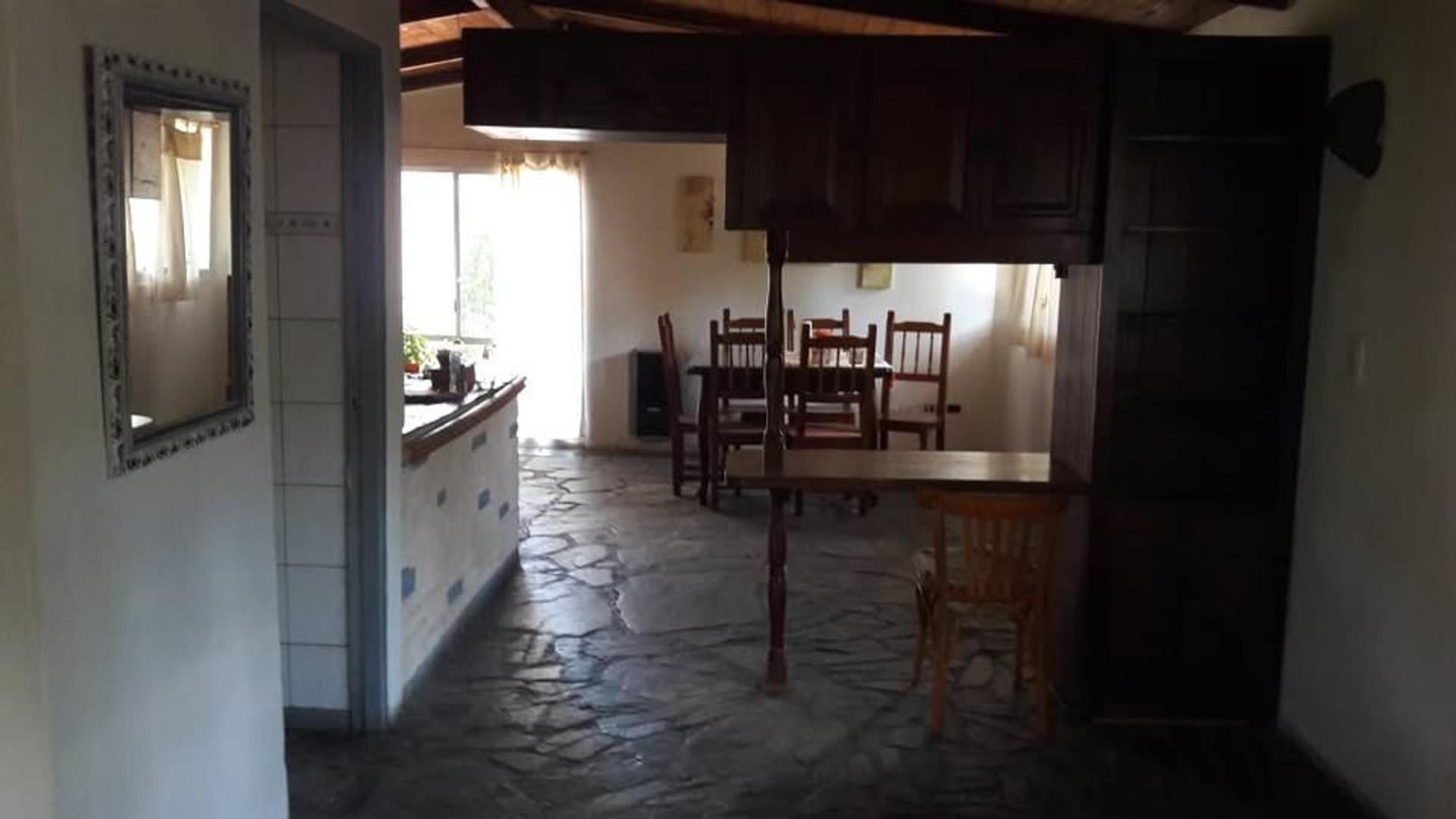 CASA 5 AMBIENTES LOS ACANTILADOS