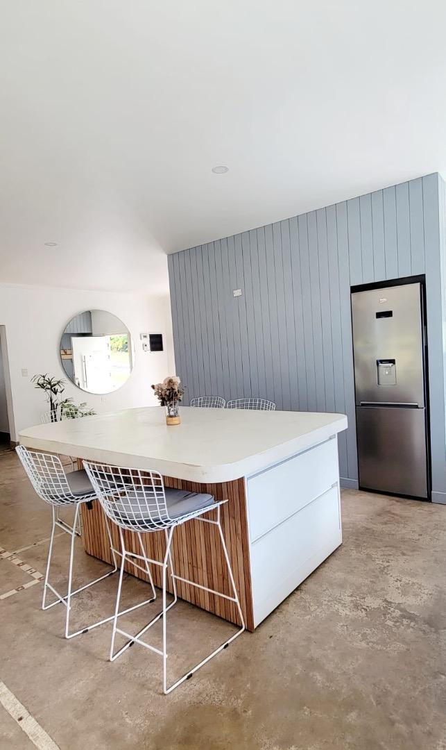 Casa en Alquiler con 4 cocheras