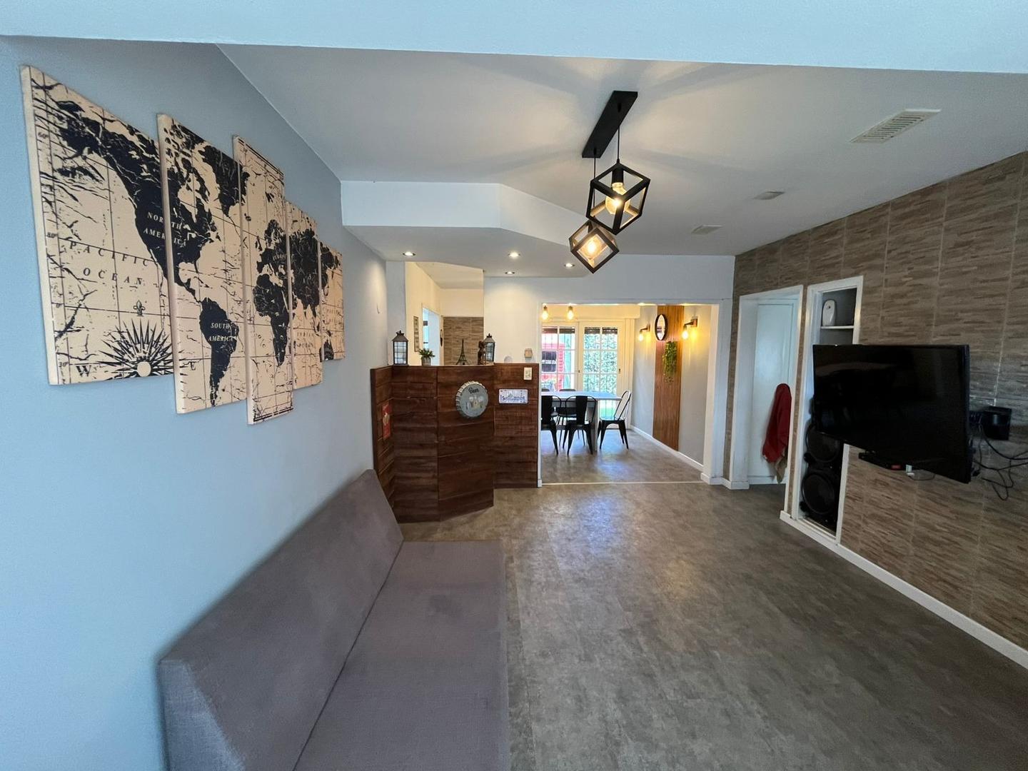 Casa 4 ambientes con 2 baños
