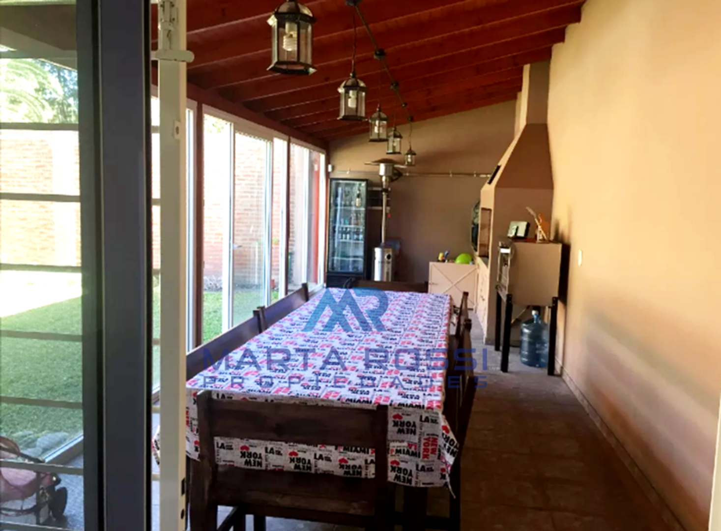 Casa en Venta con 2 cocheras