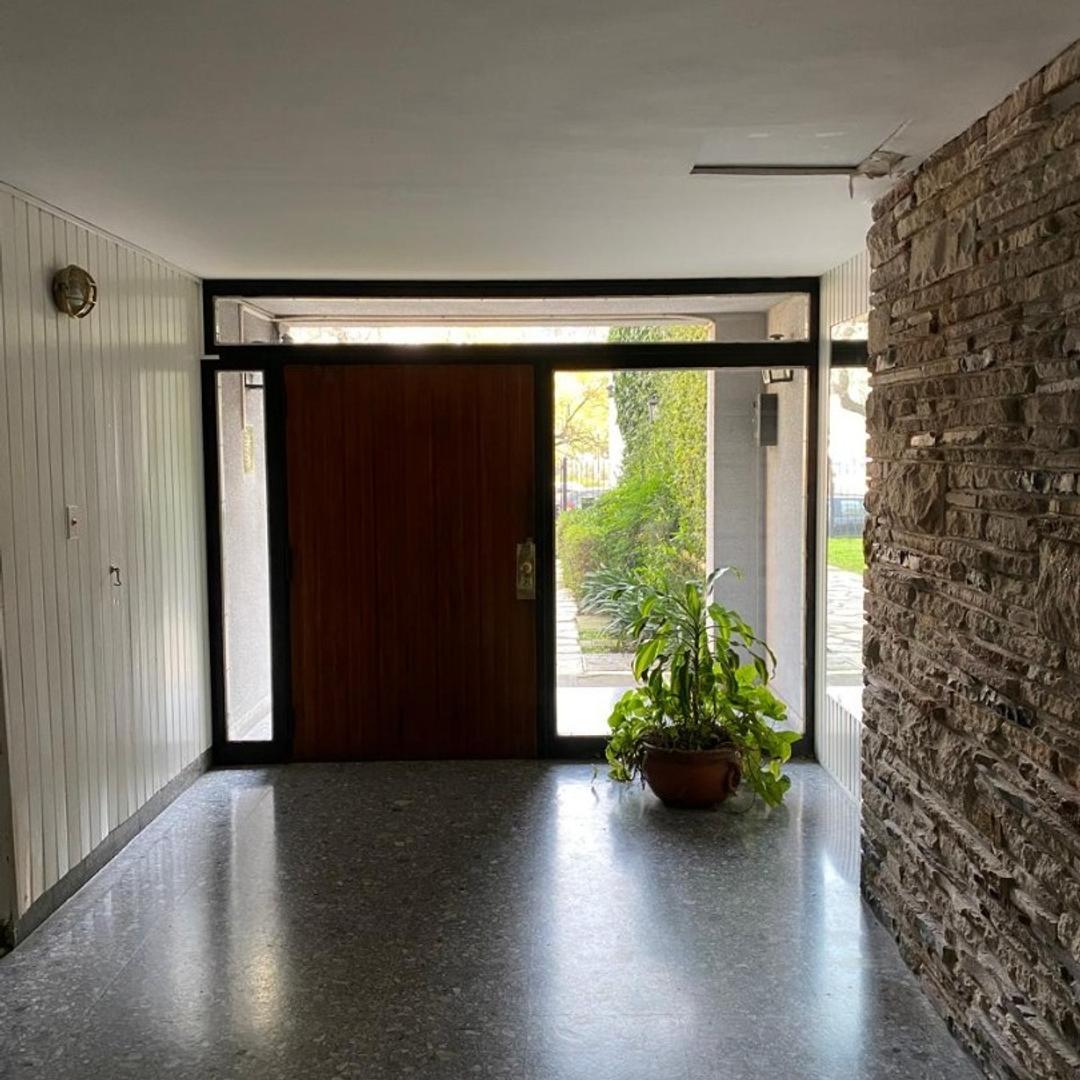 Av Santa Fe 400 , Piso 5