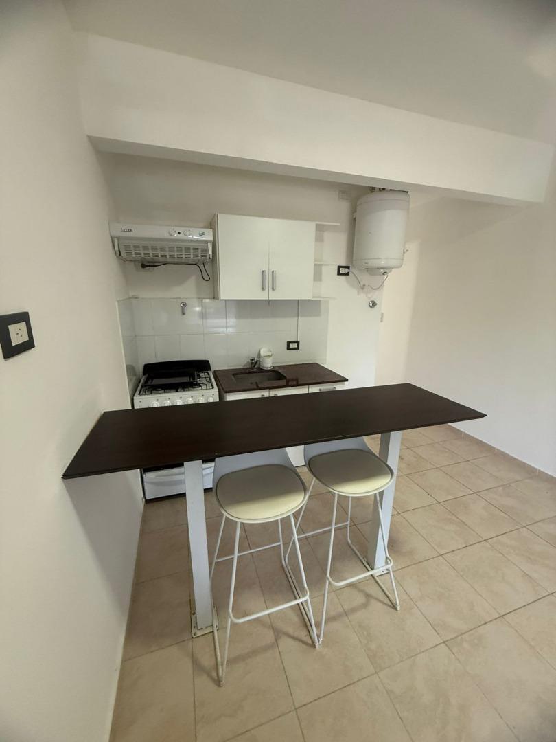 DEPARTAMENTO 2 AMBIENTES CON PATIO Y COCHERA