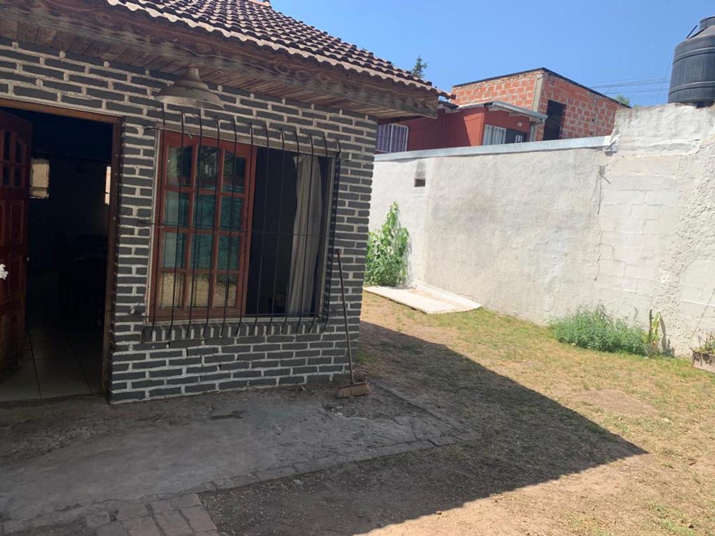 Casa 2 ambientes con 1 baño