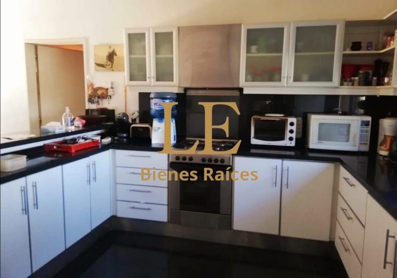 Casa en Venta con 5 cocheras