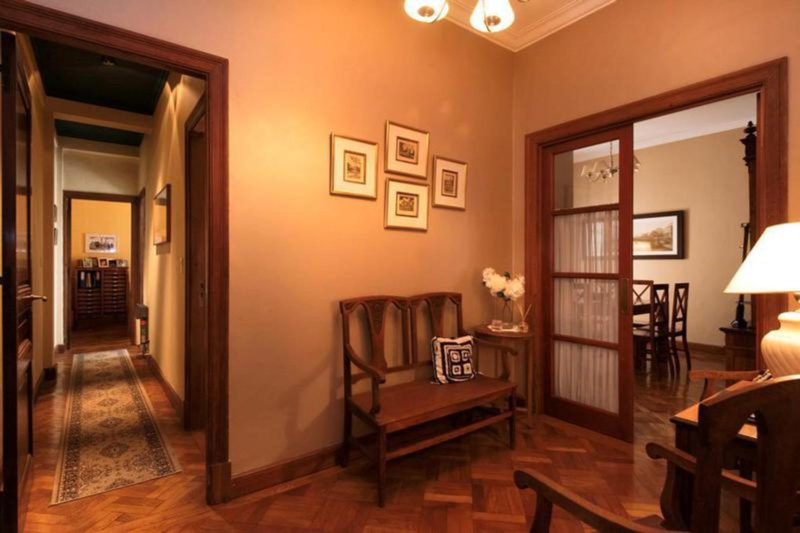 Hermoso departamento apto profesional, silencioso, impecable estado. 3 ambientes mas dependencia.