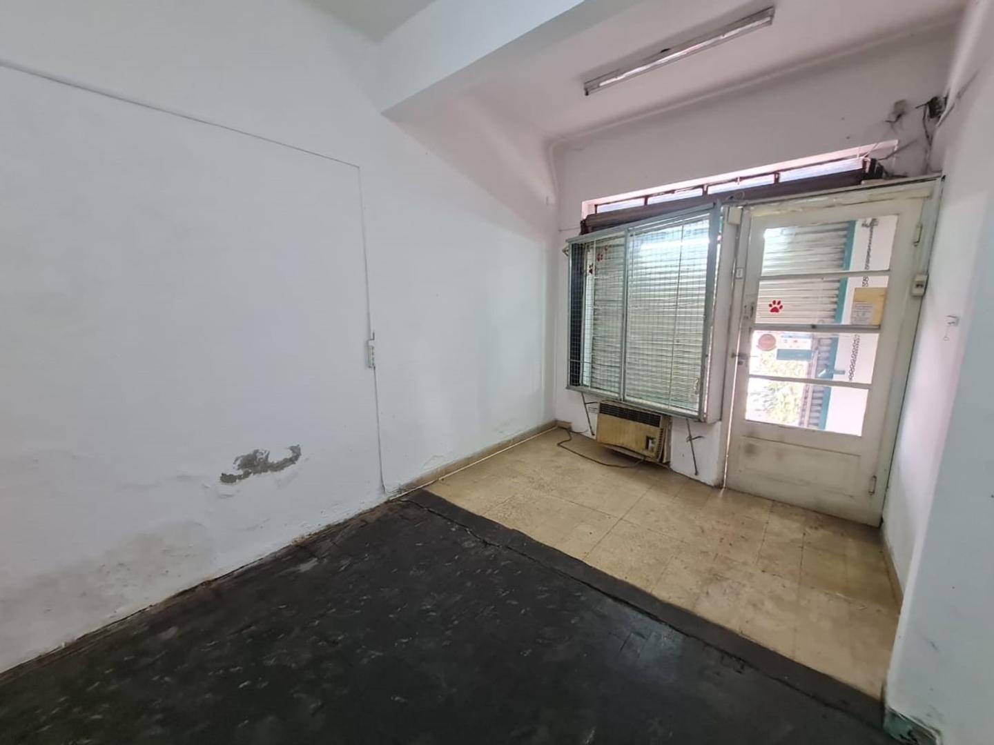 LOCAL DE APROX 3,50 X 5,50