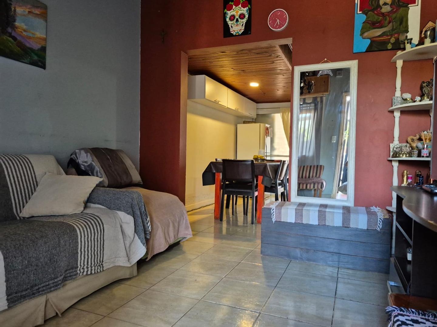 CASA 2 CUARTOS CON PATIO