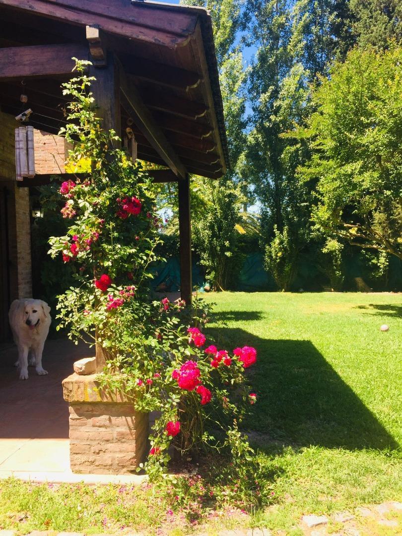 Casa 5 ambientes con 3 baños