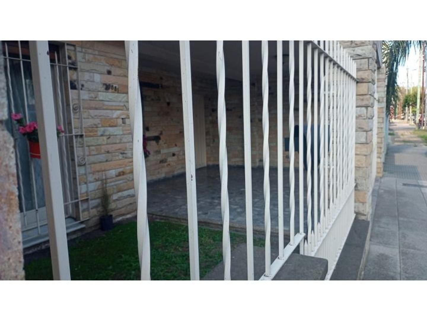 Depto Tipo Casa en Venta en Villa Sarmiento, USD 65.000