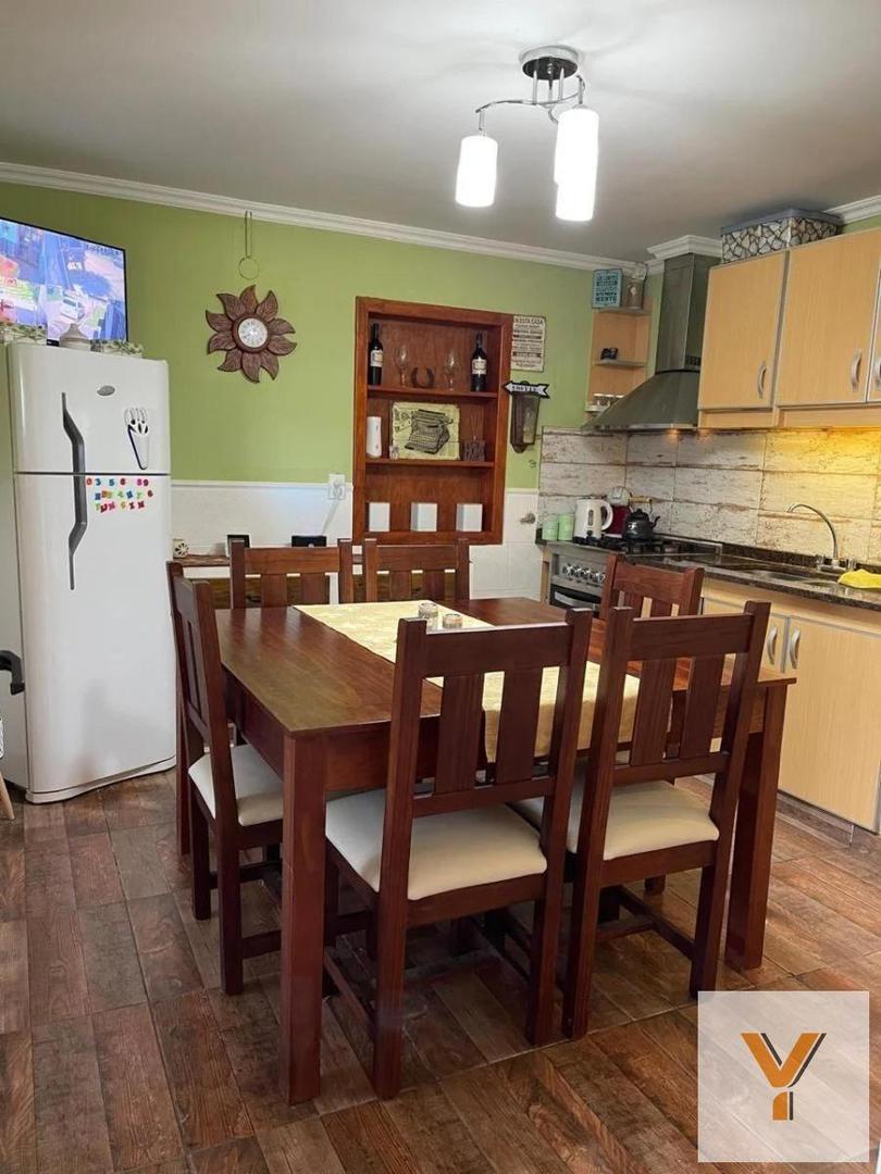 Casa 6 ambientes con 2 baños