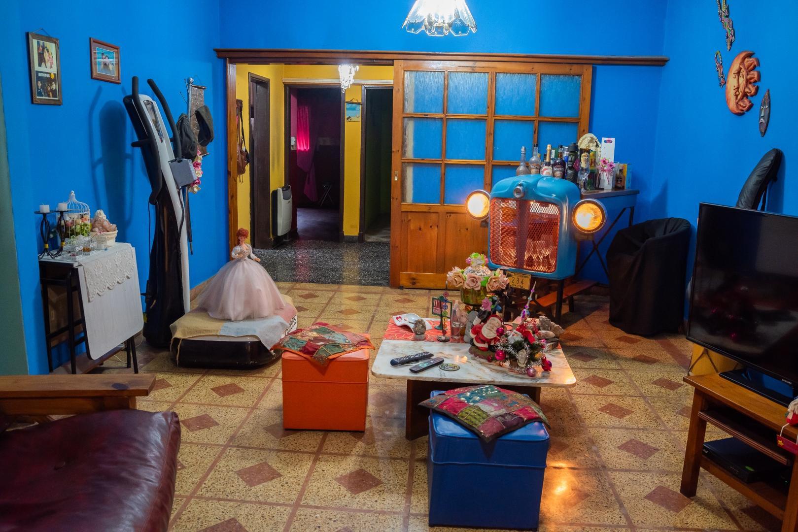 Casa 6 ambientes con 2 baños