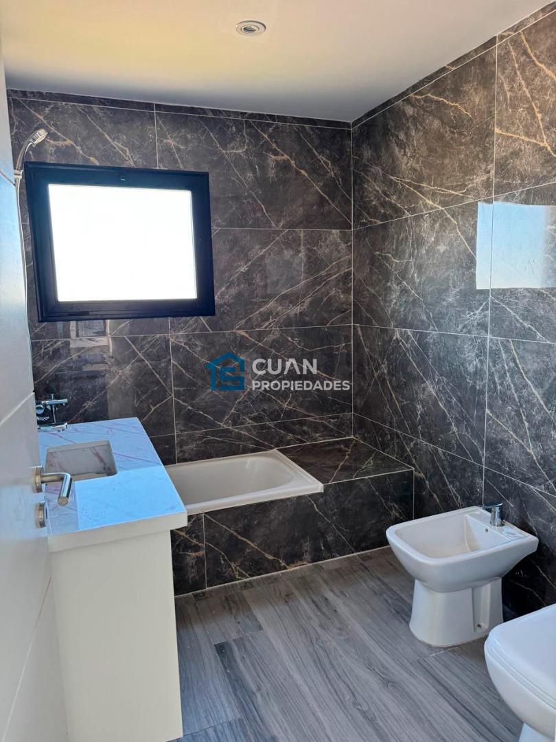 Casa 4 ambientes con 3 baños