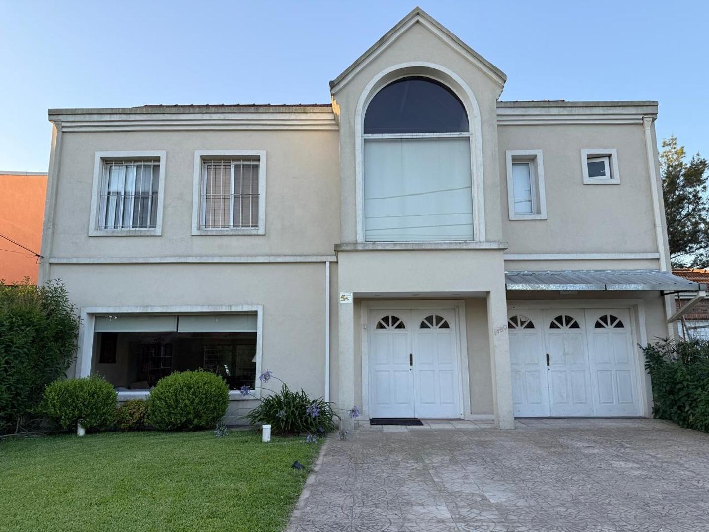 Casa 5 ambientes con 3 baños