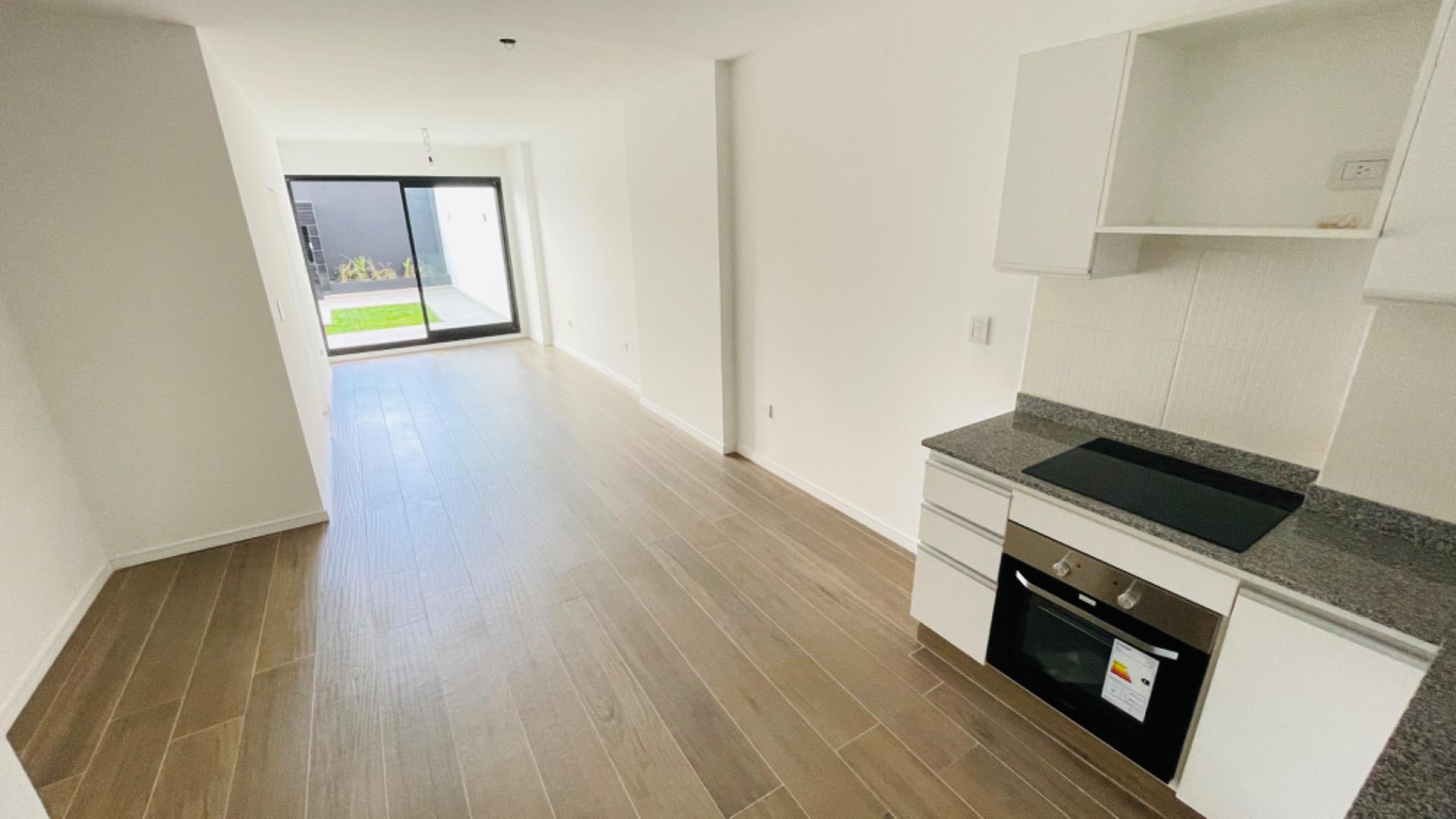 San Juan 2900, Piso PB