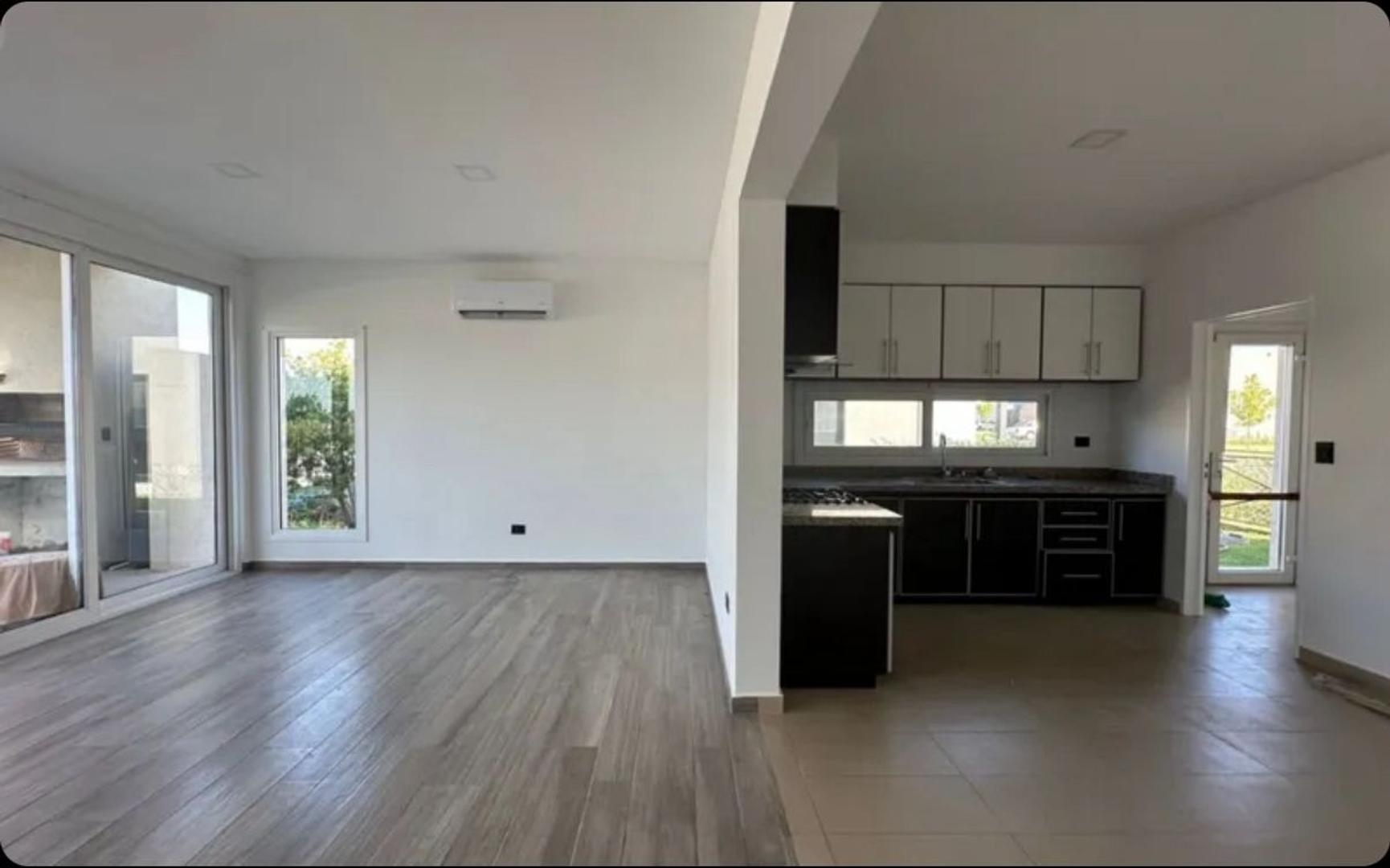 Casa en Alquiler en El Naudir, USD 1.300