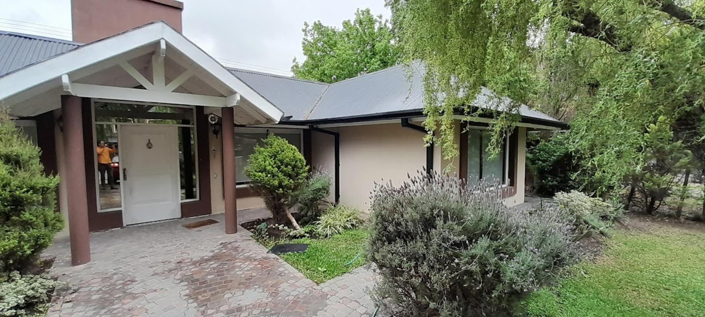 Av. Soberanía Nacional & Av. Arturo Jauretche, Gue