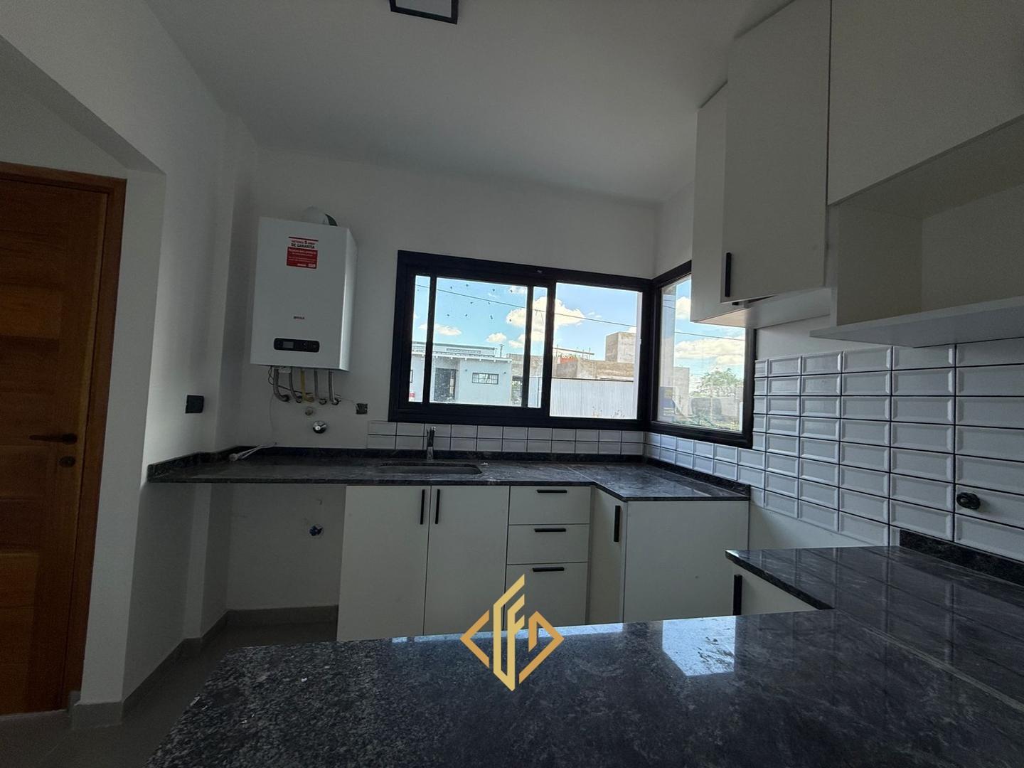 Casa 4 ambientes con 3 baños