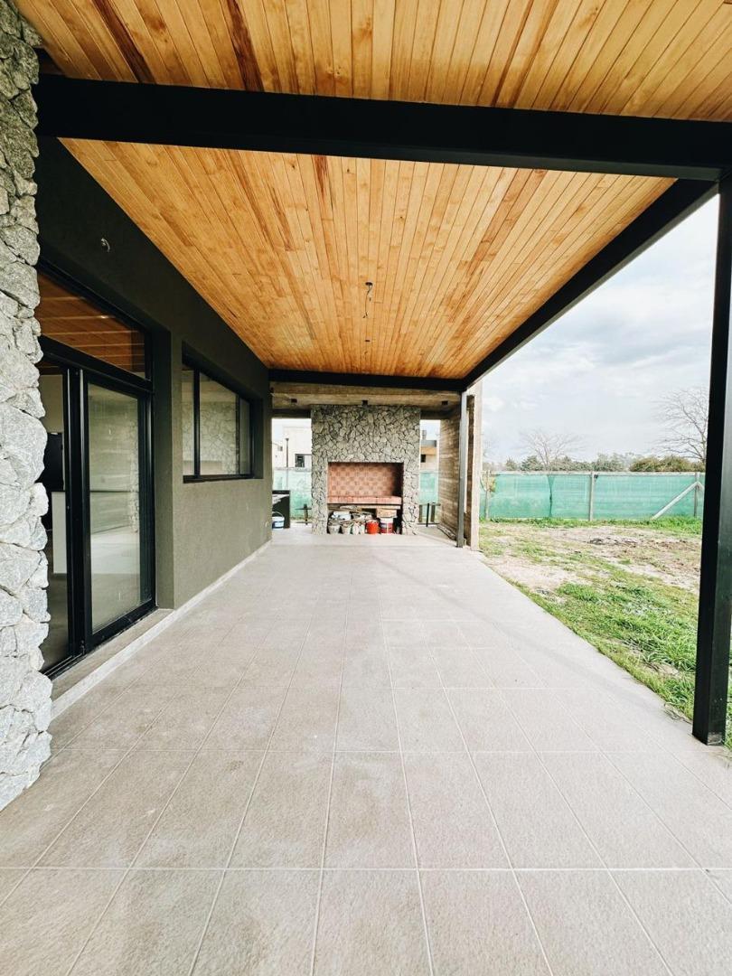 Casa en Venta con 5 cocheras