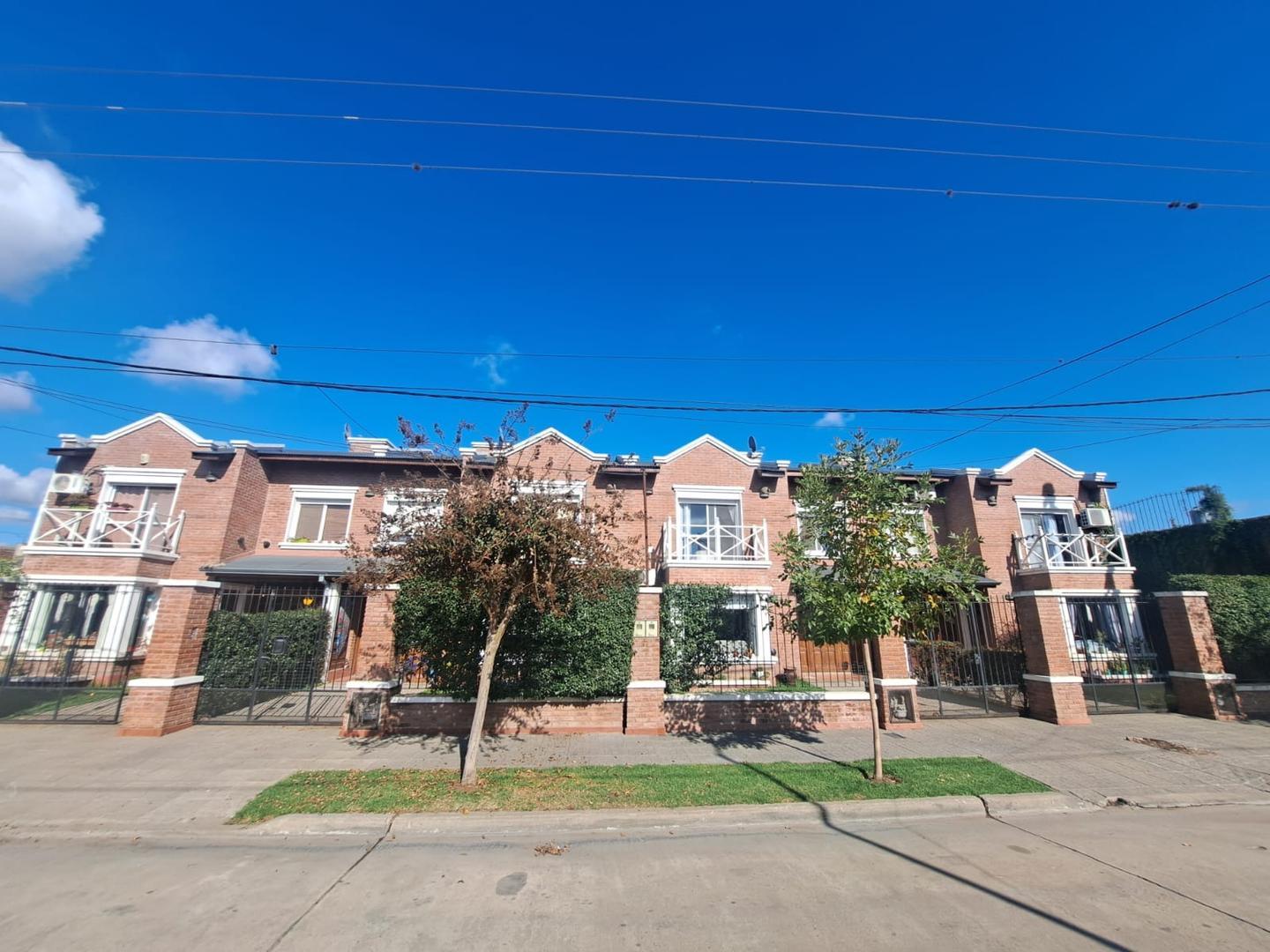 Depto Tipo Casa 4 ambientes con 2 baños