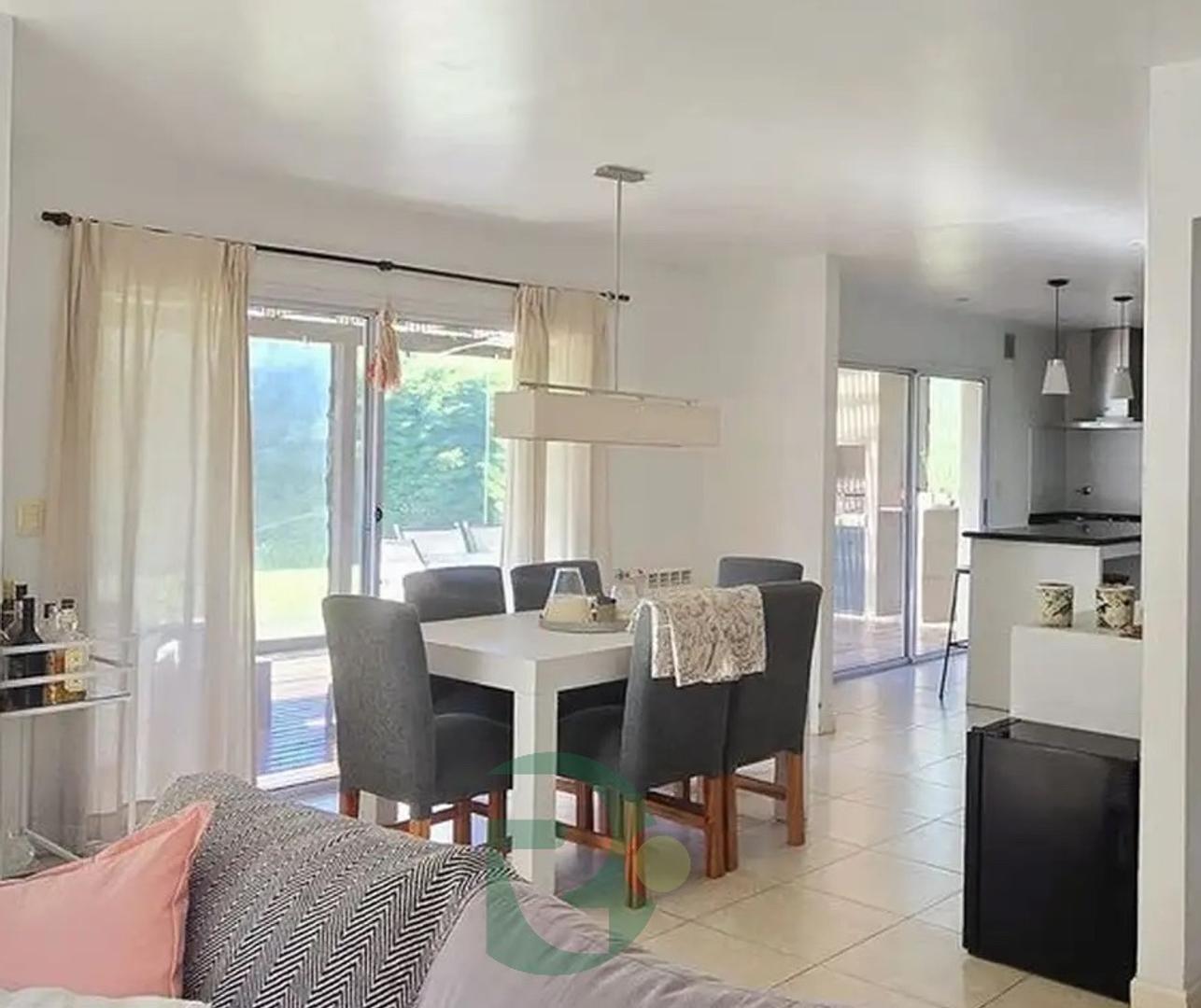 Casa en Venta con 4 cocheras