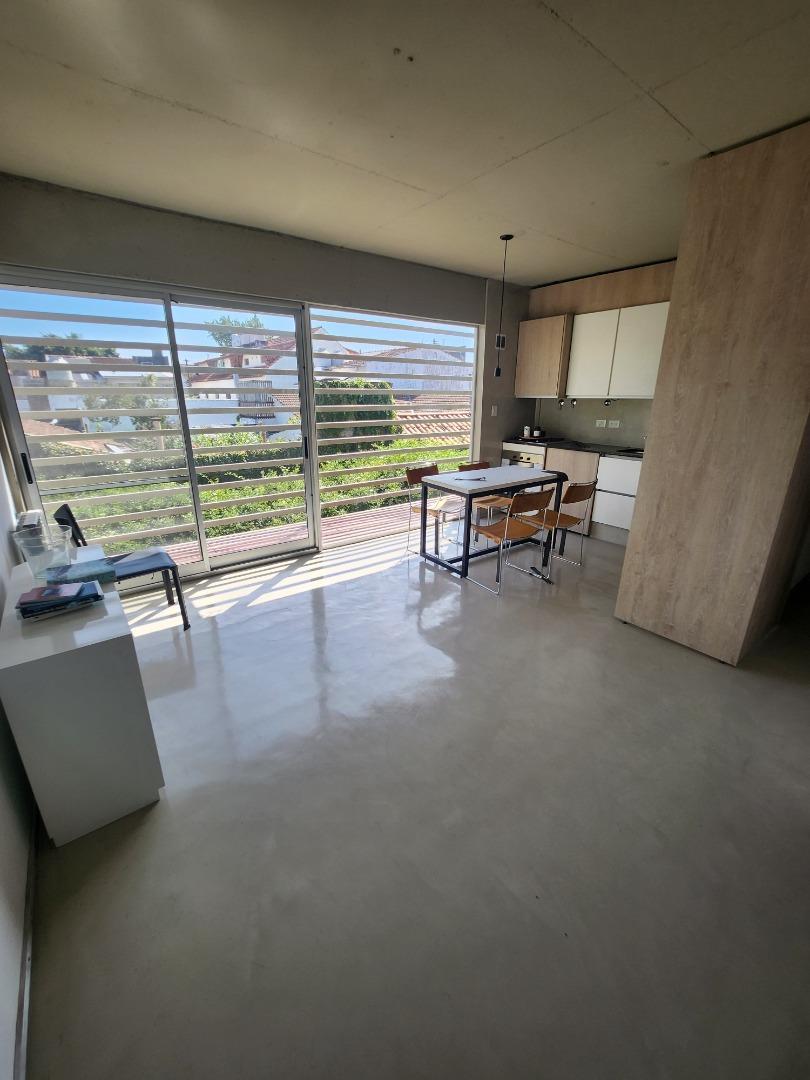 Triplex 3 Amb con Balcón y Cochera Privada en Olivos