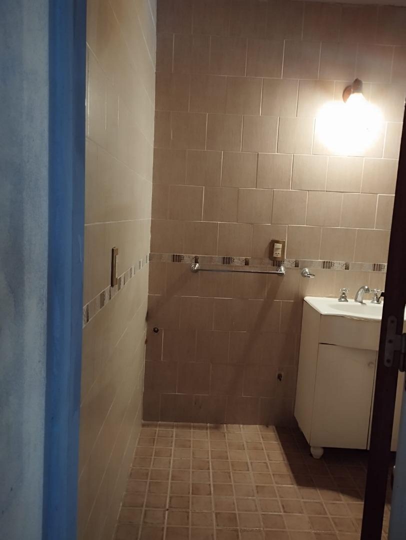 Casa 2 ambientes con 1 baño