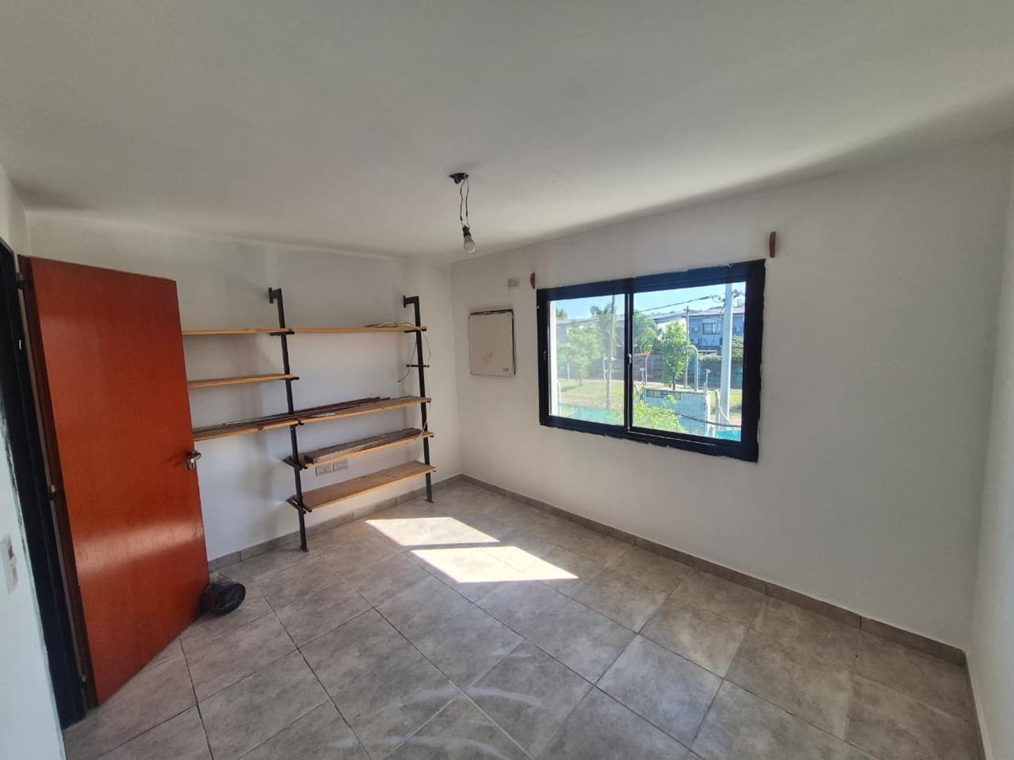 Casa en Alquiler con 2 cocheras