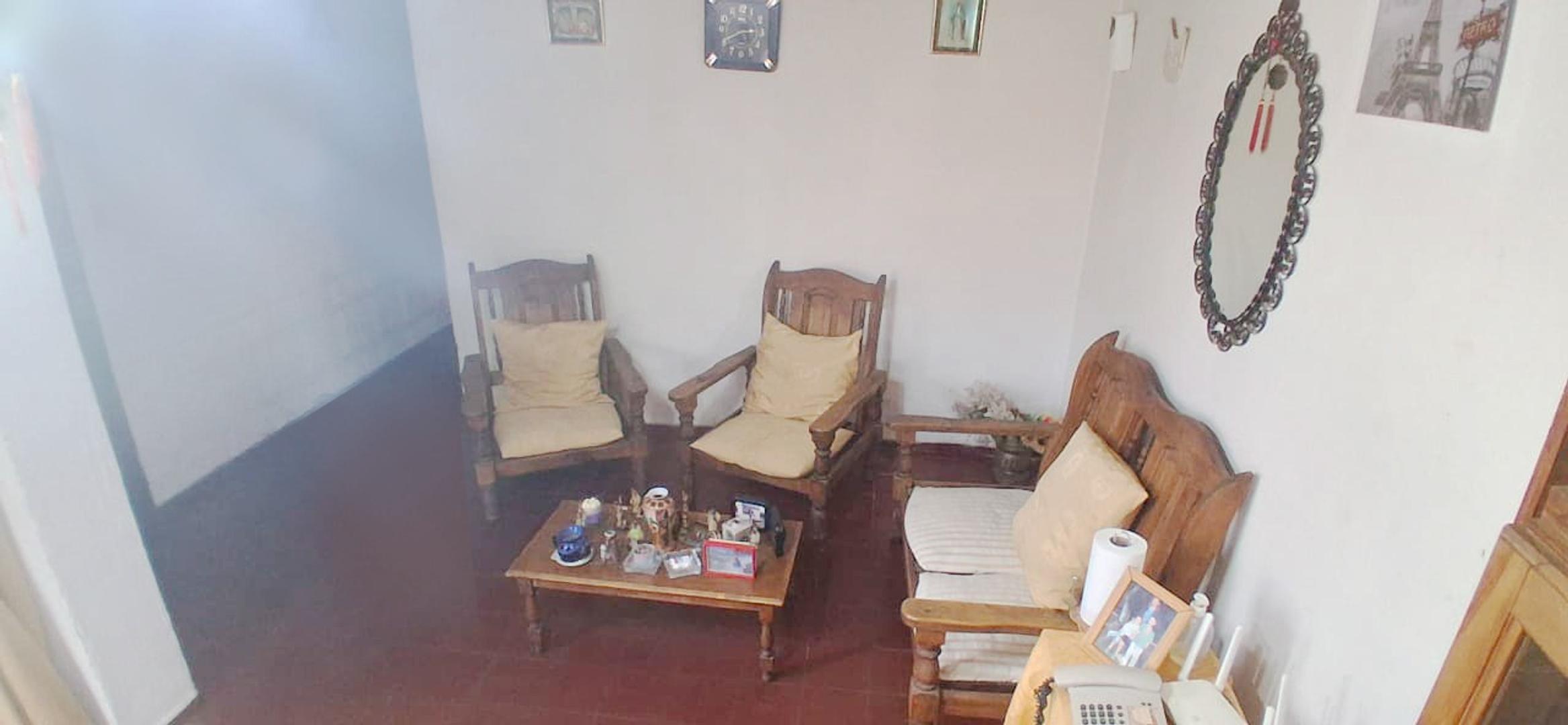 Casa 4 ambientes con 1 baño