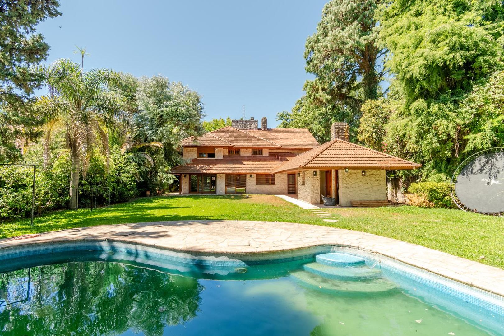 Importante casa en venta en las Lomas de San Isidro sobre 1006m2 de lote.