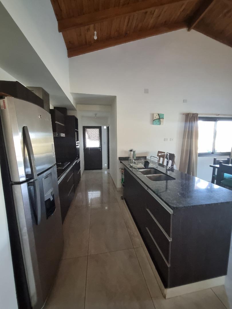 Casa 4 ambientes con 3 baños