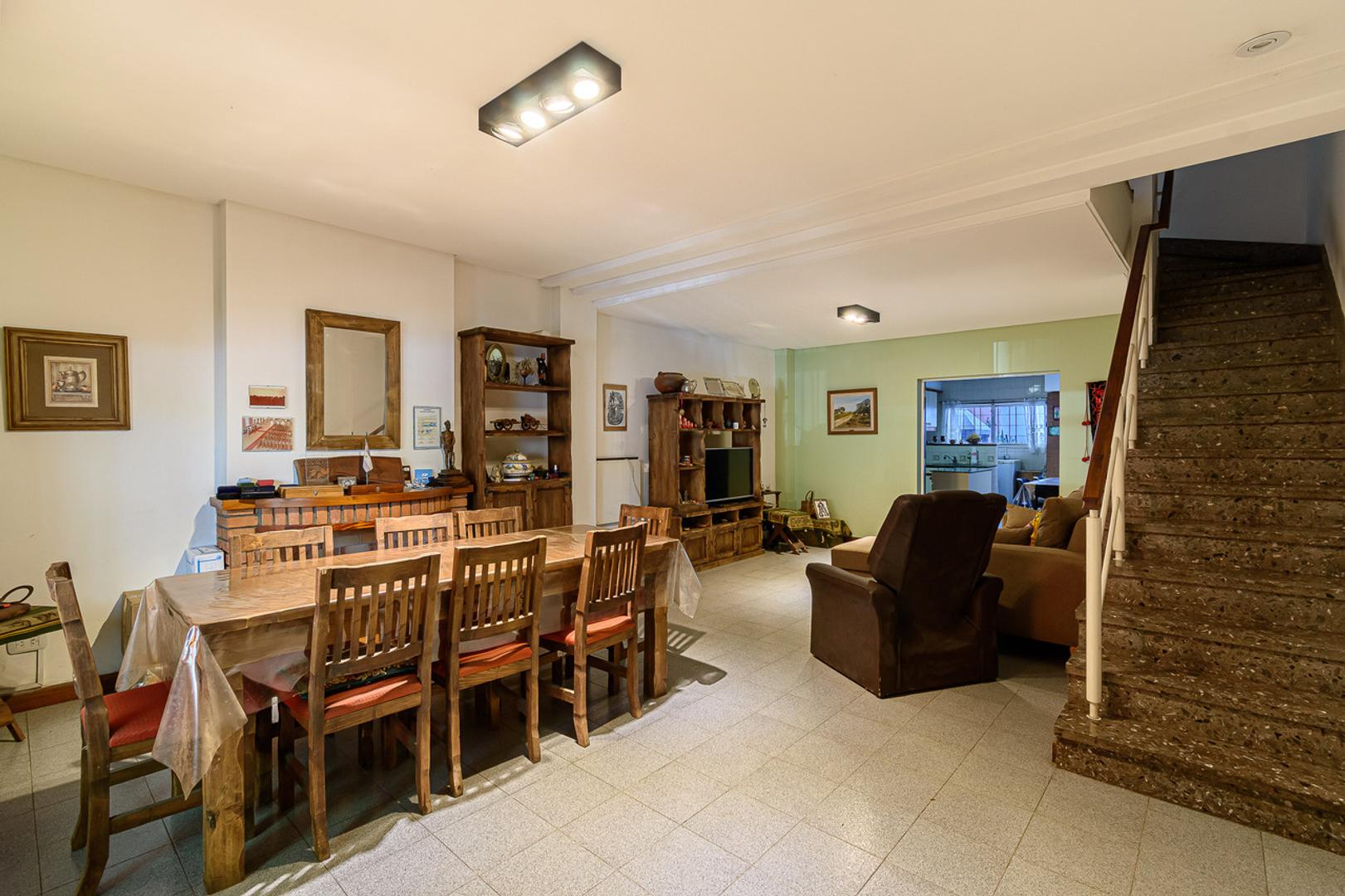 PH en VENTA cuatro dormitorios con cochera, patio y pileta frente al Parque Saavedra